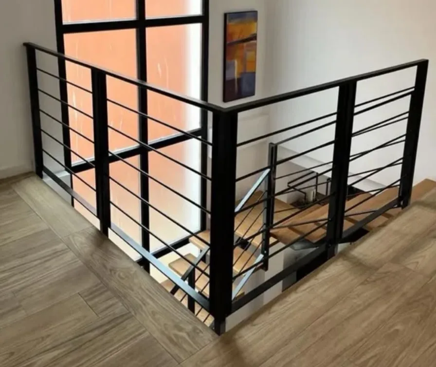 Baranda interior de entrepiso — trabajo de herrería de Hierro Fach